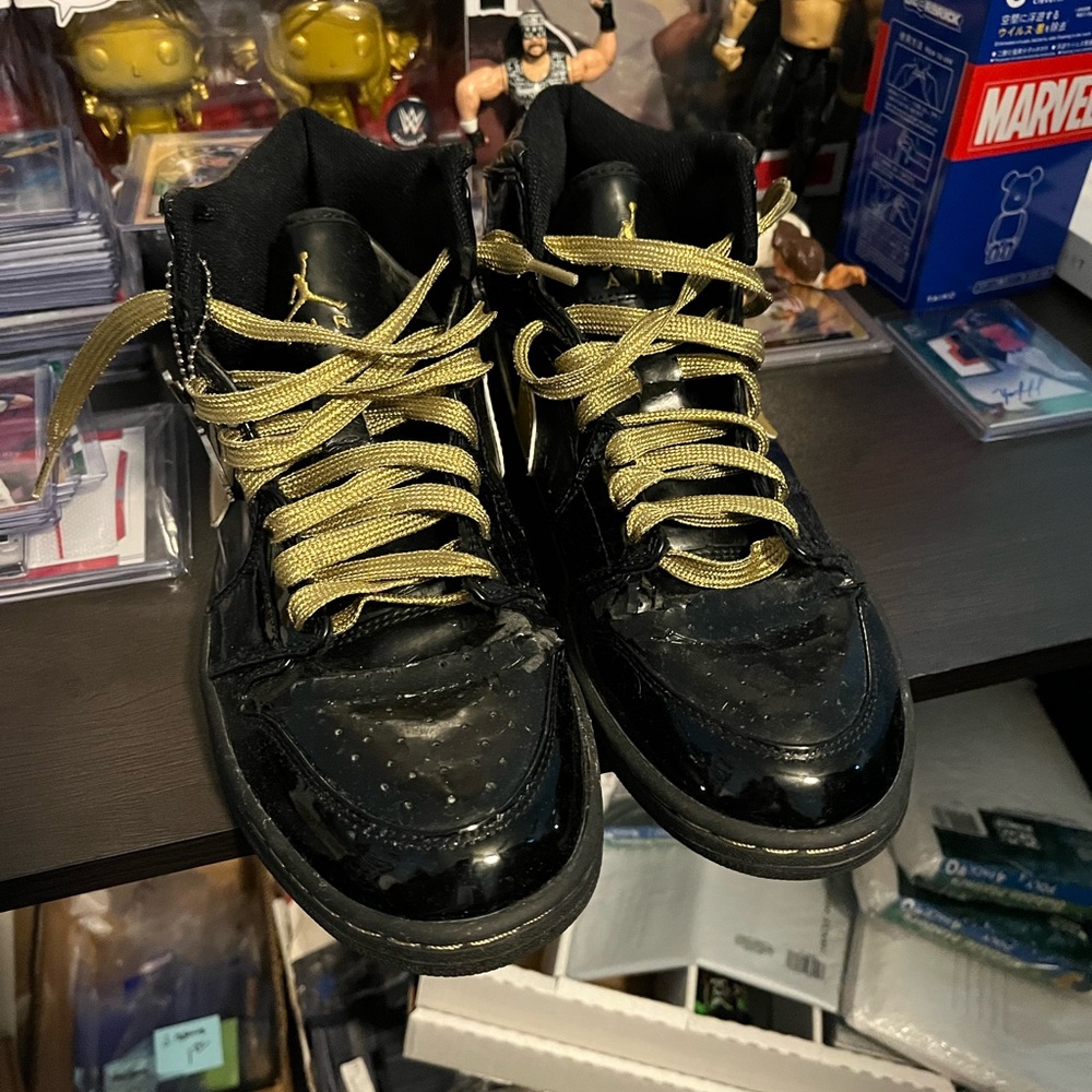 Men's Nike Air Jordan 1 Retro High OG Black Metallic Gold Sz 10.5